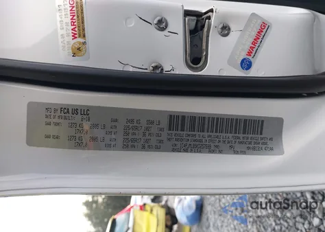 2019 Jeep Cherokee Latitude Plus 4X4 z USA, uszkodzony, nr VIN 1C4PJMLB5KD257599